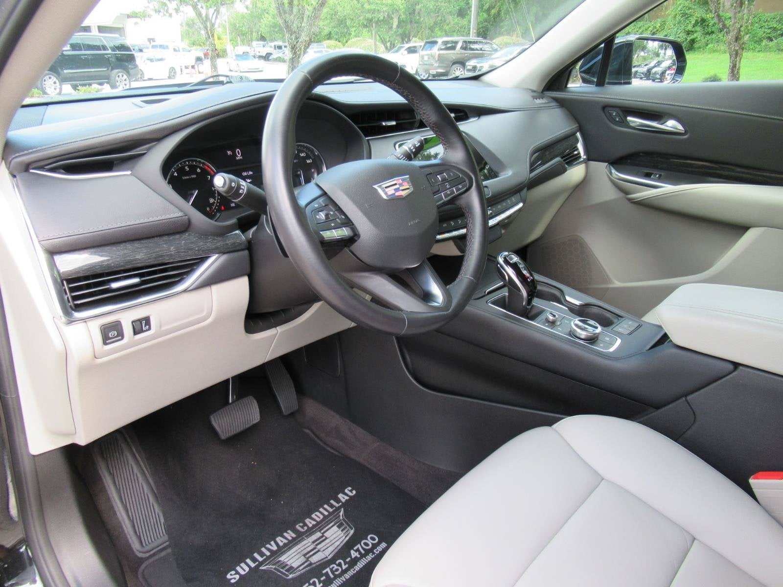2022 Cadillac XT4 AWD Premium Luxury