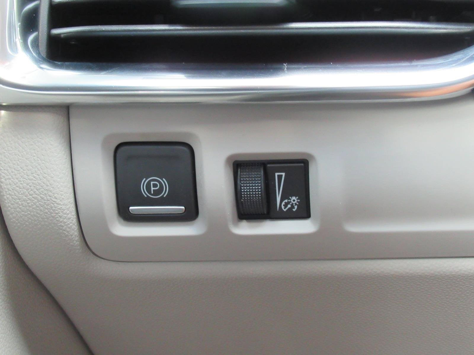 2022 Cadillac XT4 AWD Premium Luxury