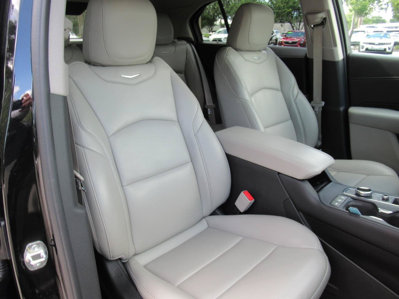 2022 Cadillac XT4 AWD Premium Luxury