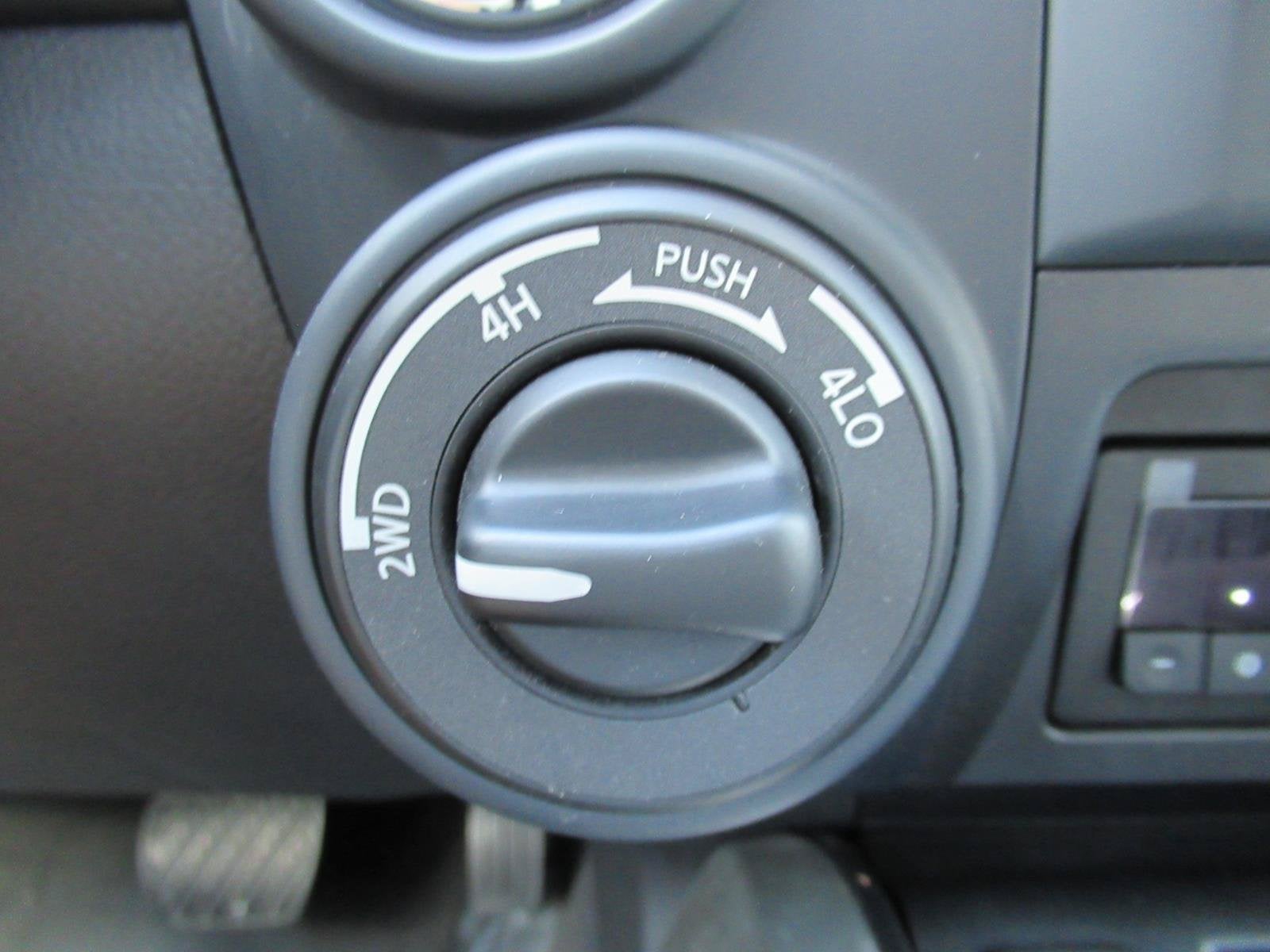 2024 Nissan Titan XD SV
