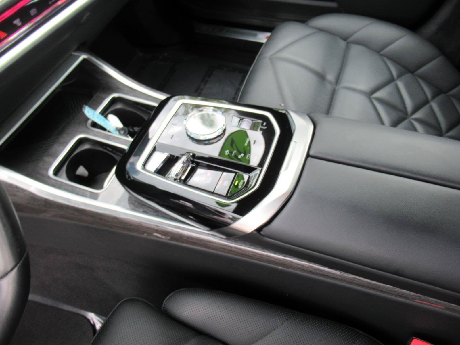 2023 BMW 7 Series 740i