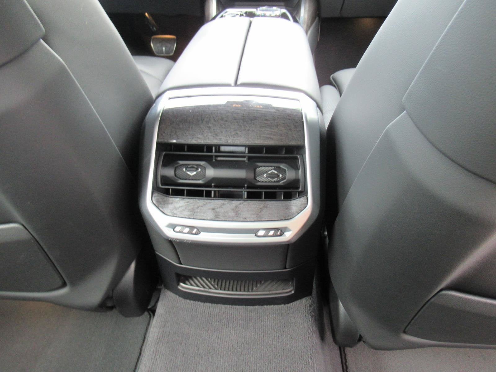 2023 BMW 7 Series 740i