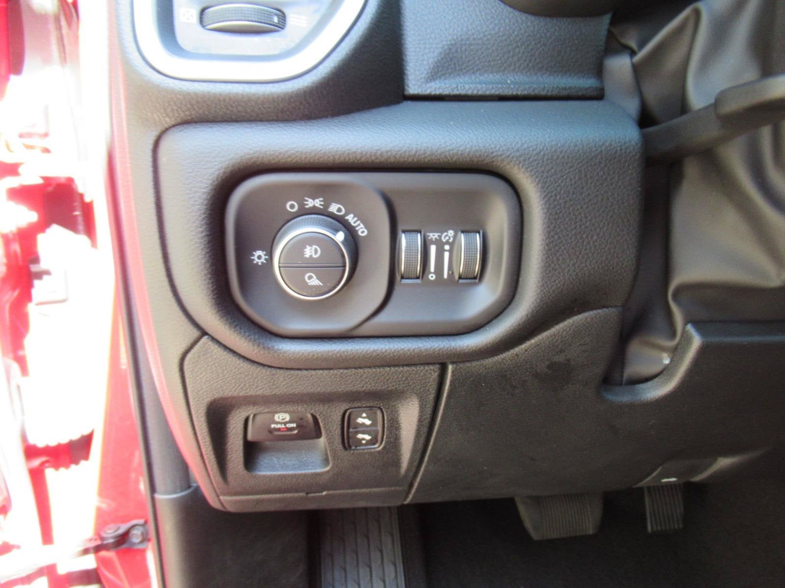2025 RAM 1500 Big Horn Crew Cab 4x4 6'4' Box