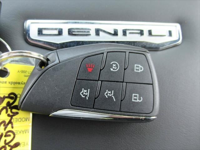 2025 GMC Yukon 4WD Denali