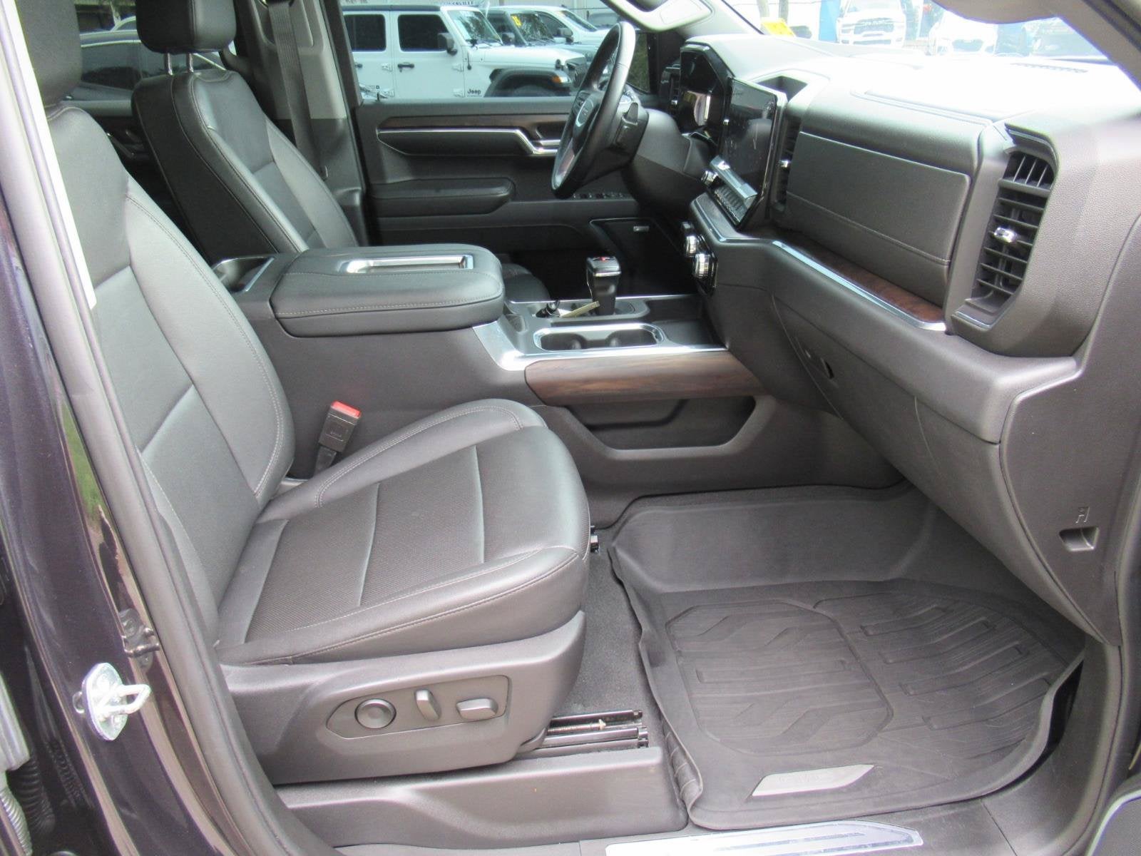 2022 GMC Sierra 1500 4WD Crew Cab Short Box SLT