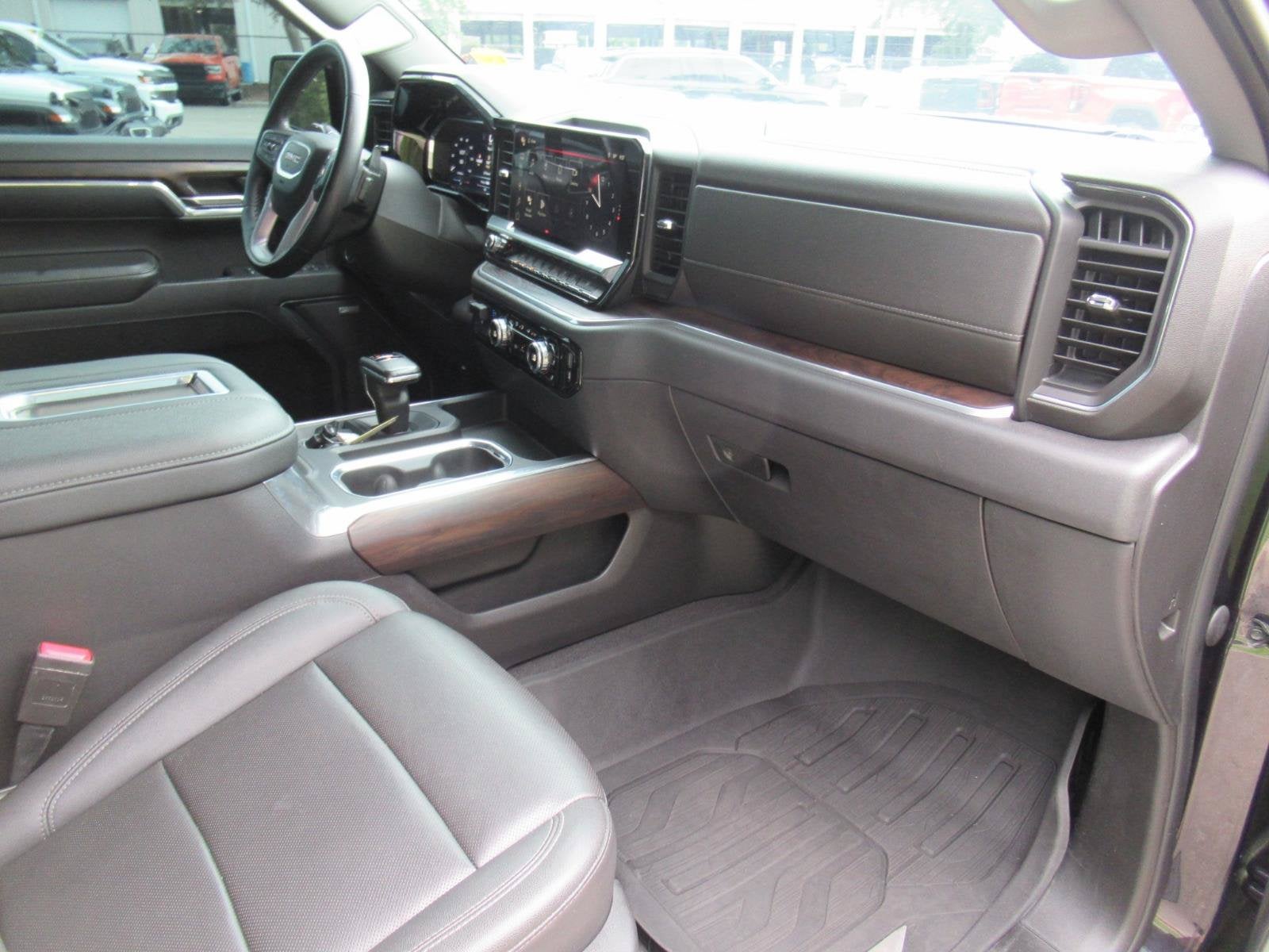 2022 GMC Sierra 1500 4WD Crew Cab Short Box SLT
