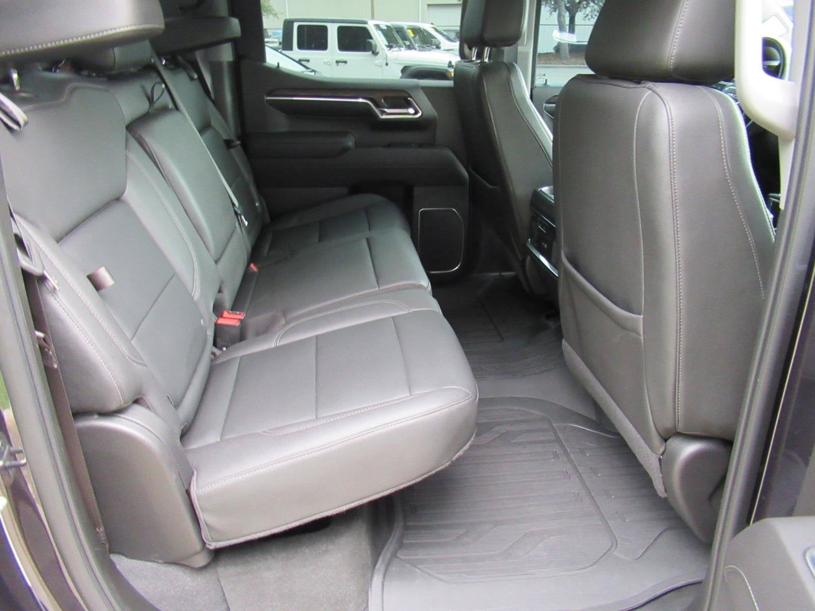 2022 GMC Sierra 1500 4WD Crew Cab Short Box SLT
