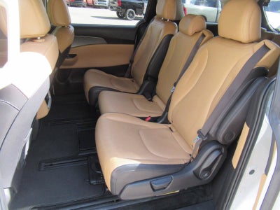 2024 Kia Carnival LX Seat Package