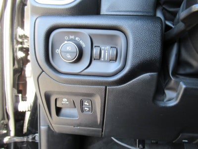 2022 RAM 1500 Laramie Crew Cab 4x2 5'7' Box