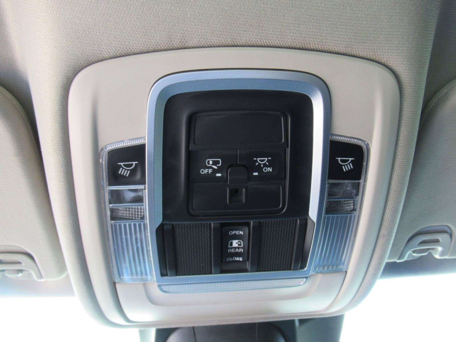 2022 RAM 1500 Laramie Crew Cab 4x2 5'7' Box