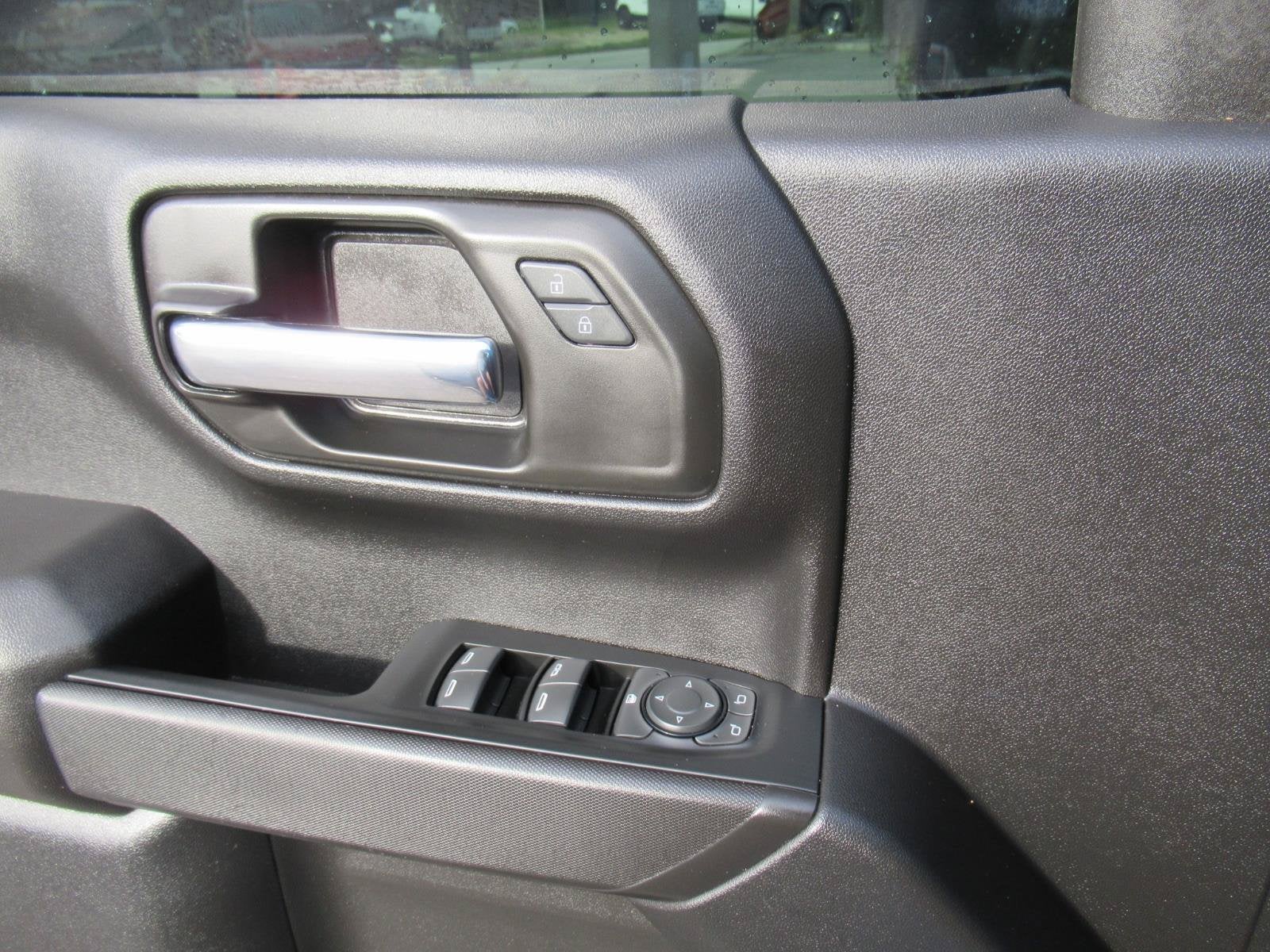 2024 Chevrolet Silverado 1500 2WD Crew Cab Short Bed Custom