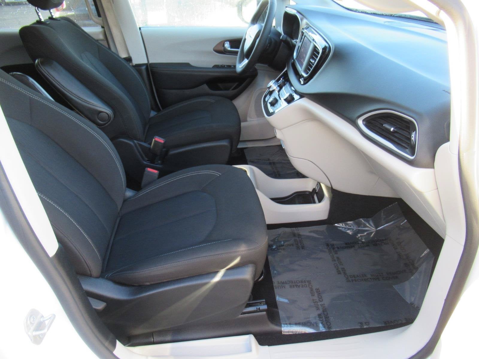 2024 Chrysler Voyager LX