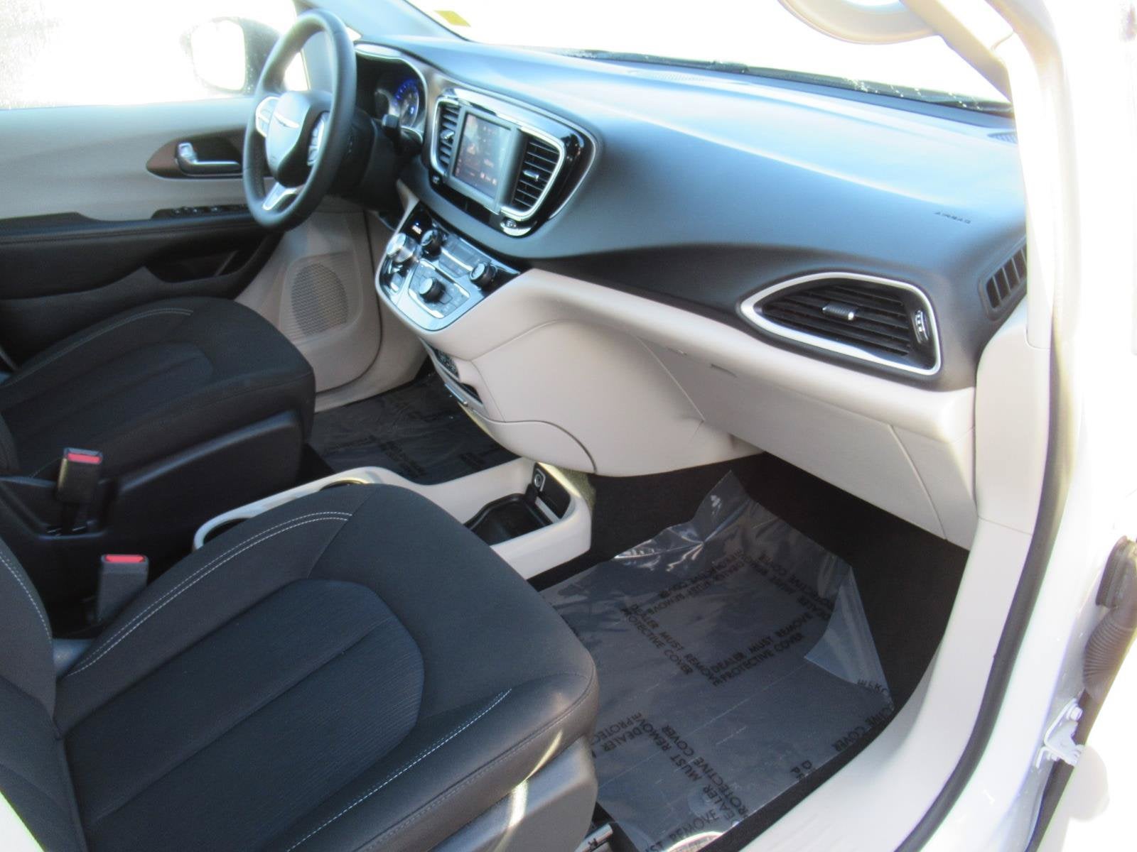 2024 Chrysler Voyager LX