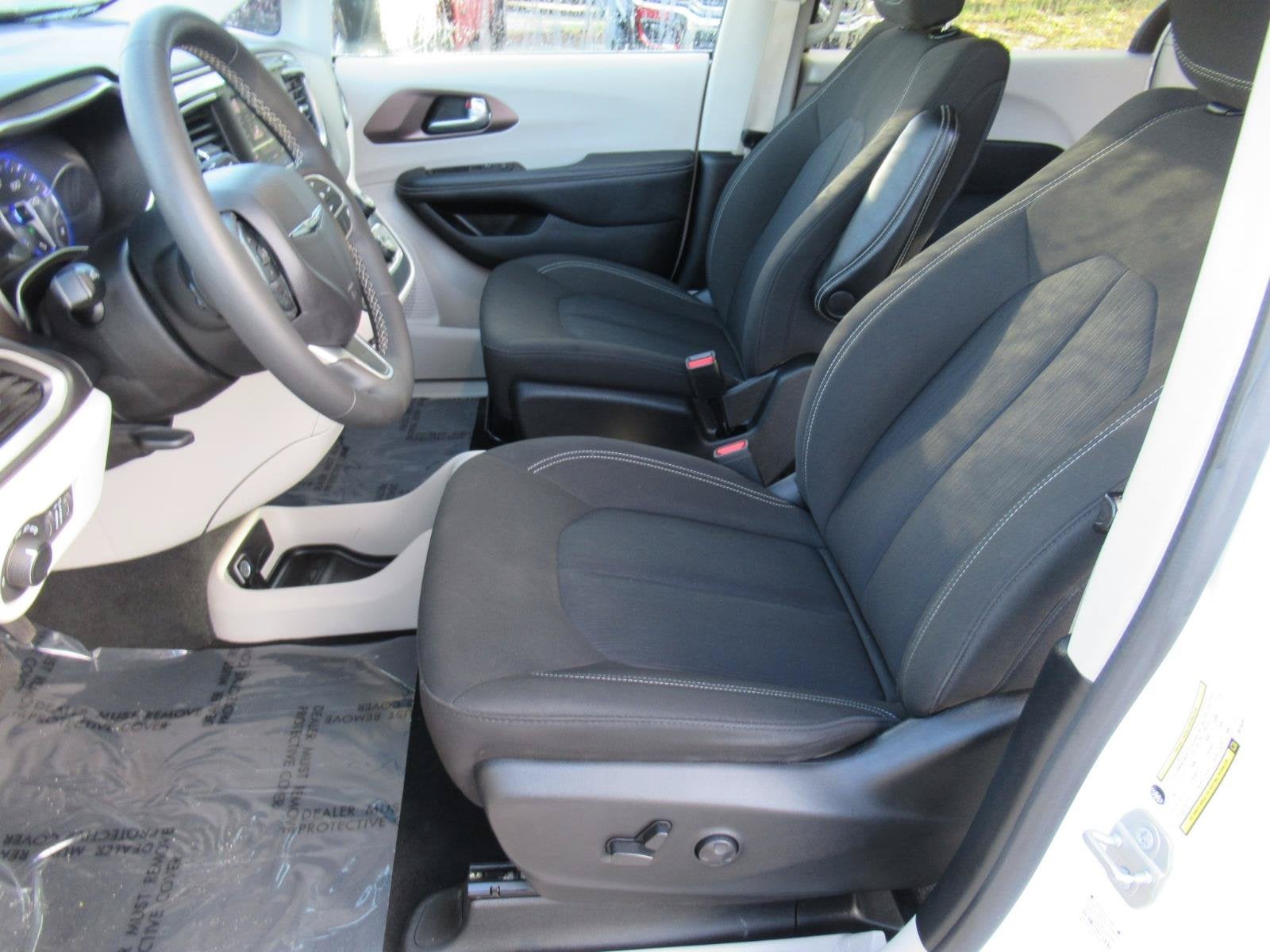 2024 Chrysler Voyager LX