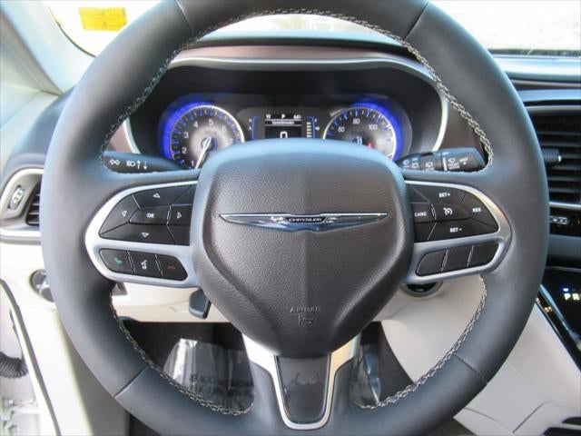 2024 Chrysler Voyager LX