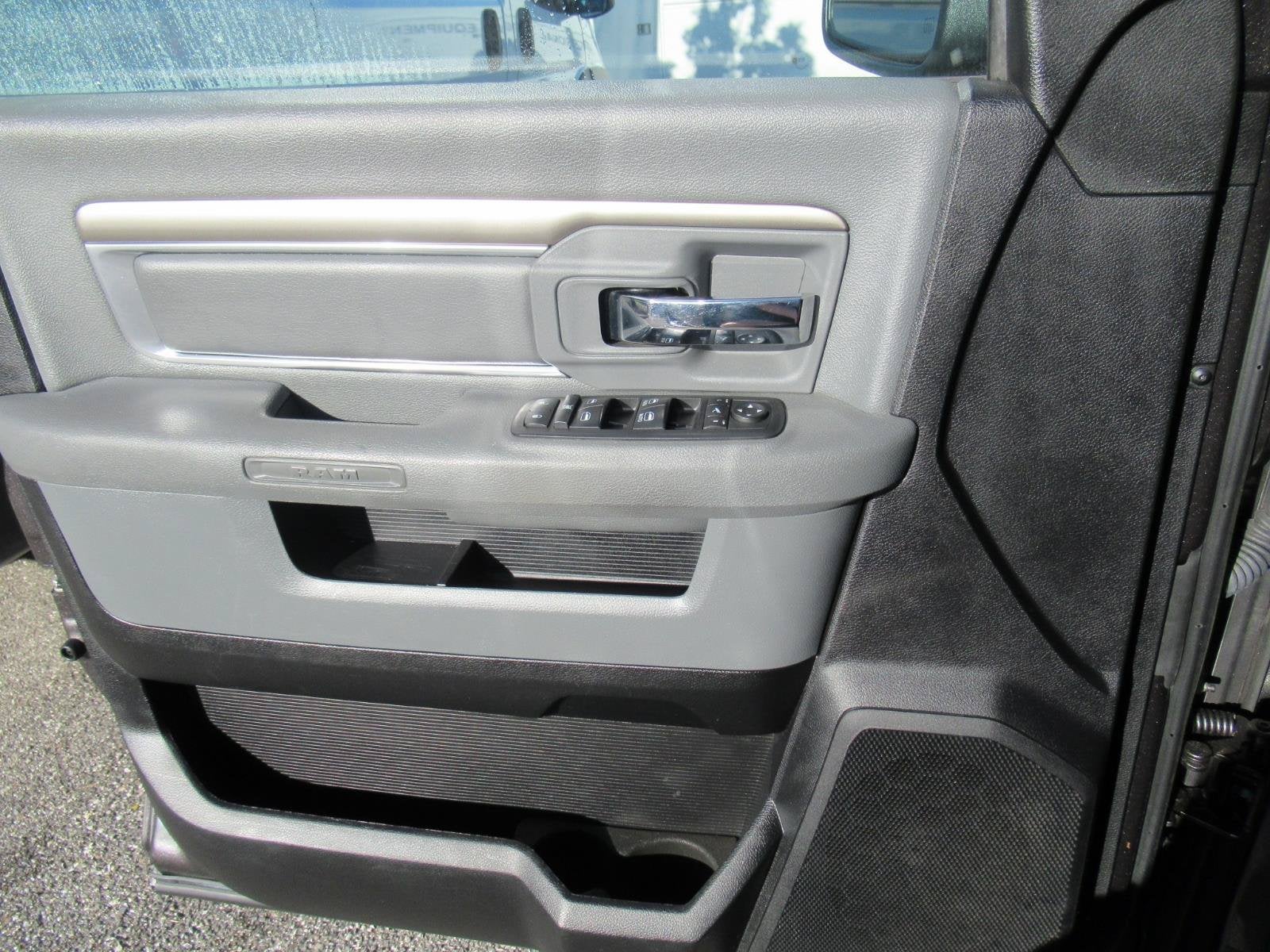 2017 RAM 1500 Big Horn Crew Cab 4x4 5'7' Box